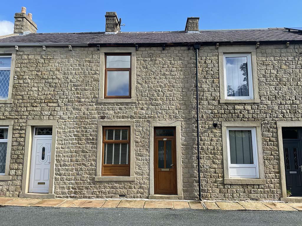 2 bedroom mid terrace house Let Agreed in Barnoldswick - Main Image